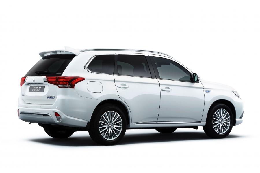 Mitsubishi Outlander PHEV 2018 года  (WW) (фото 3 из 43)